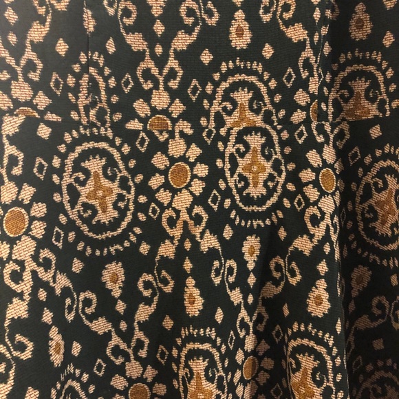 Beautiful top - Picture 3 of 3